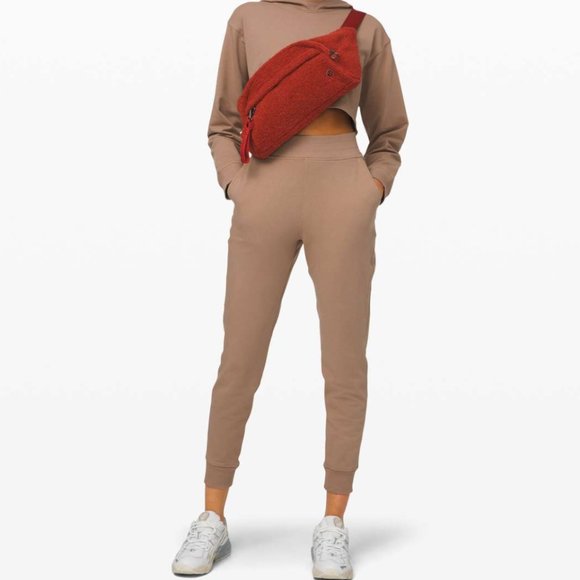 Lululemon On the Beat Belt Bag Sherpa Fanny Pack - Picture 4 of 11